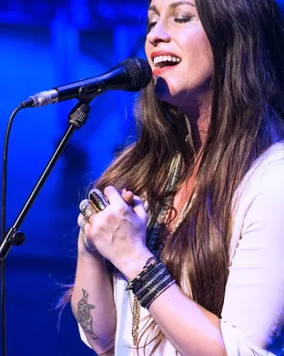 Alanis Morissette Charlotte
